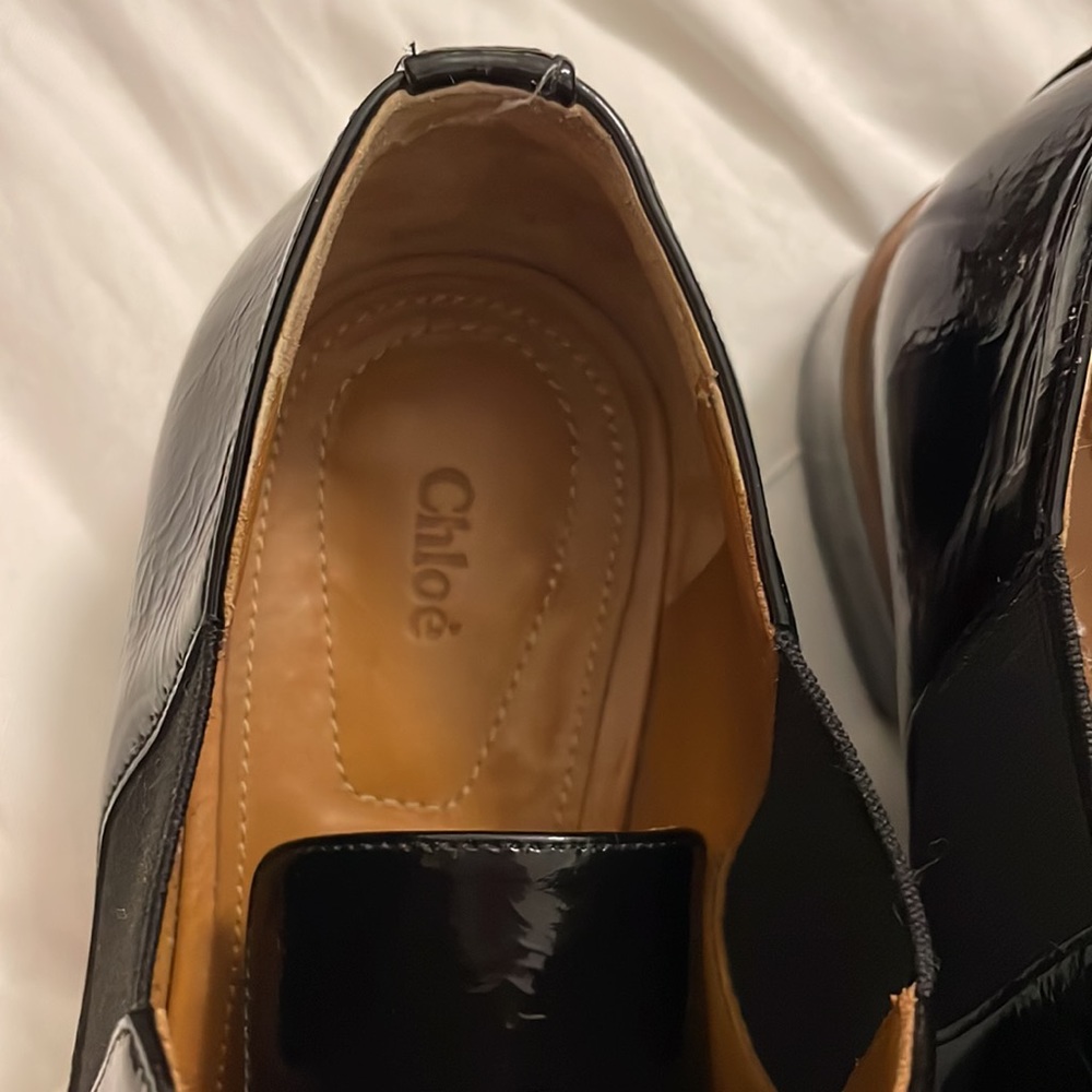CHLOÉ black patent leather loafer with gold coin accent - Picture 2 of 4